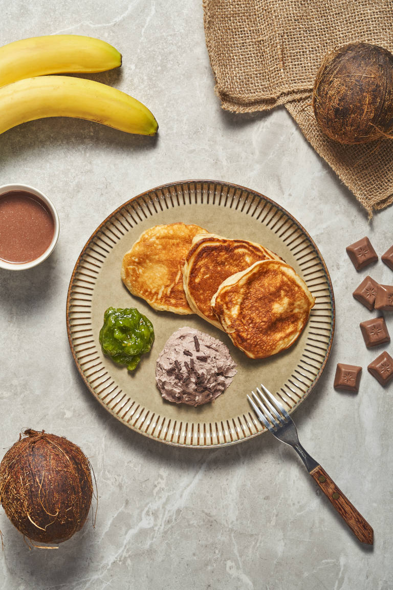 5.0 Pancakes bananowe z serkiem czekoladowo-kokosowym i konfiturą agrestową