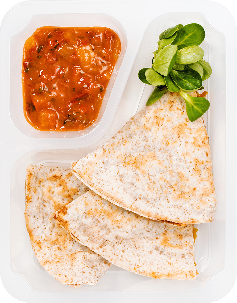 Grillowana quesadilla z indykiem i mozzarellą, salsa paprykowa