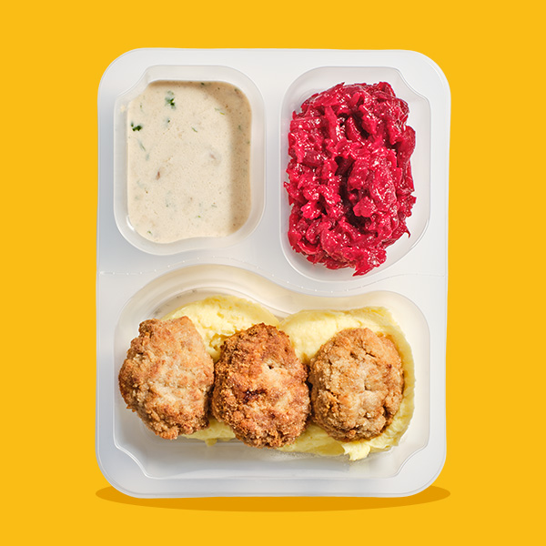 Kotlety mielone w sosie grzybowym z puree ziemniaczanym i buraczkami