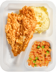 Kotlet paryski z puree ziemniaczanym i marchewką z groszkiem