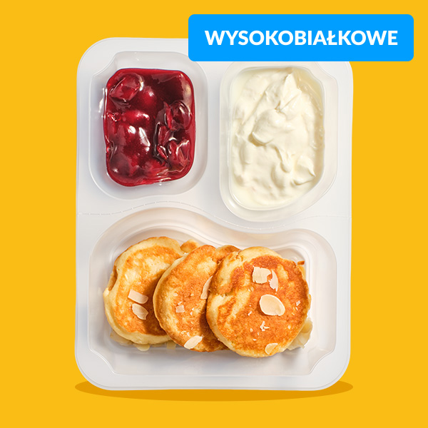 Pancakes, skyr z brzoskwinią i marakują, konfitura wiśniowa