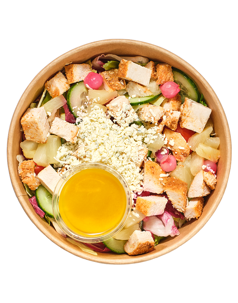 Sałatka z kurczakiem, ananasem, serem blue i orzechami nerkowca