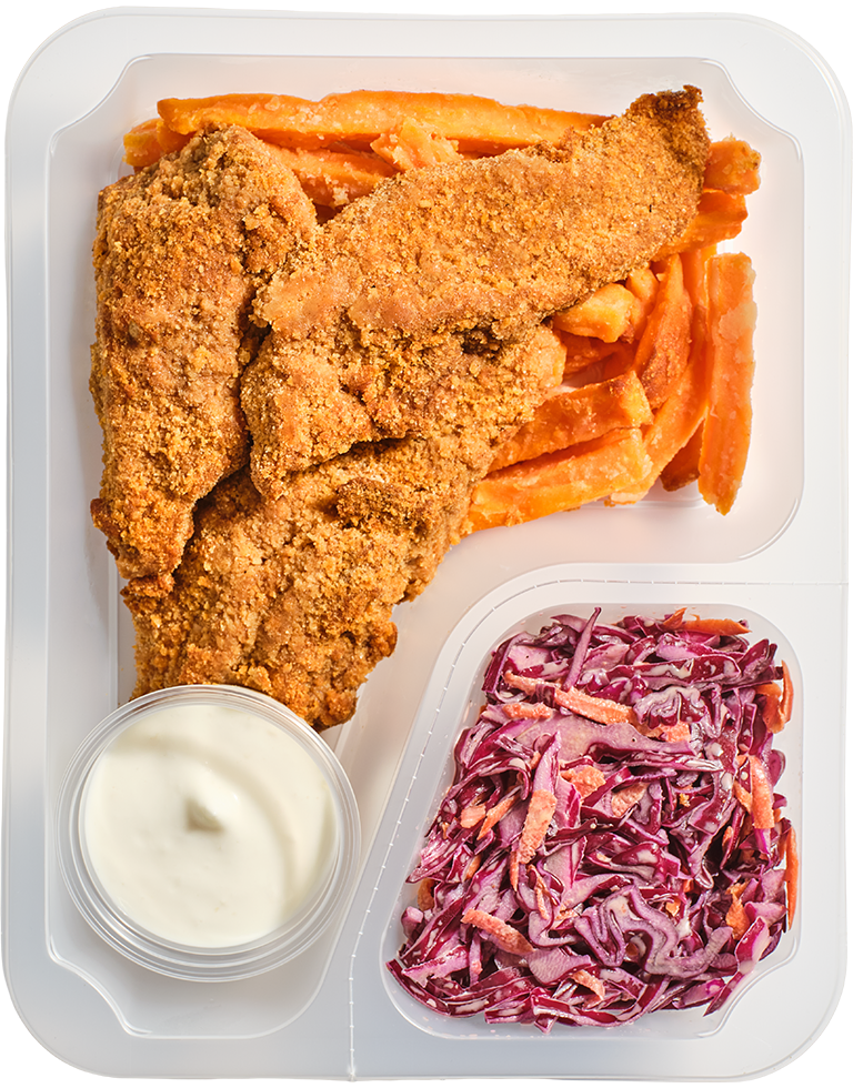 Stripsy z kurczaka z dipem czosnkowym, frytkami z batata i colesławem z czerwonej kapusty