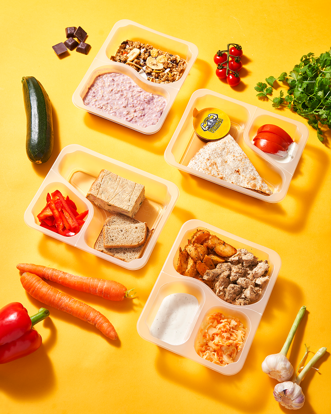 Co jeść na diecie odchudzającej, a czego unikać? Produkty, które wspomagają spalanie tłuszczu 4 Owsianka crunchy pieczony omlet z chlebem razowym shoarma z dipem czosnkowym i warzywami quesadillas 1