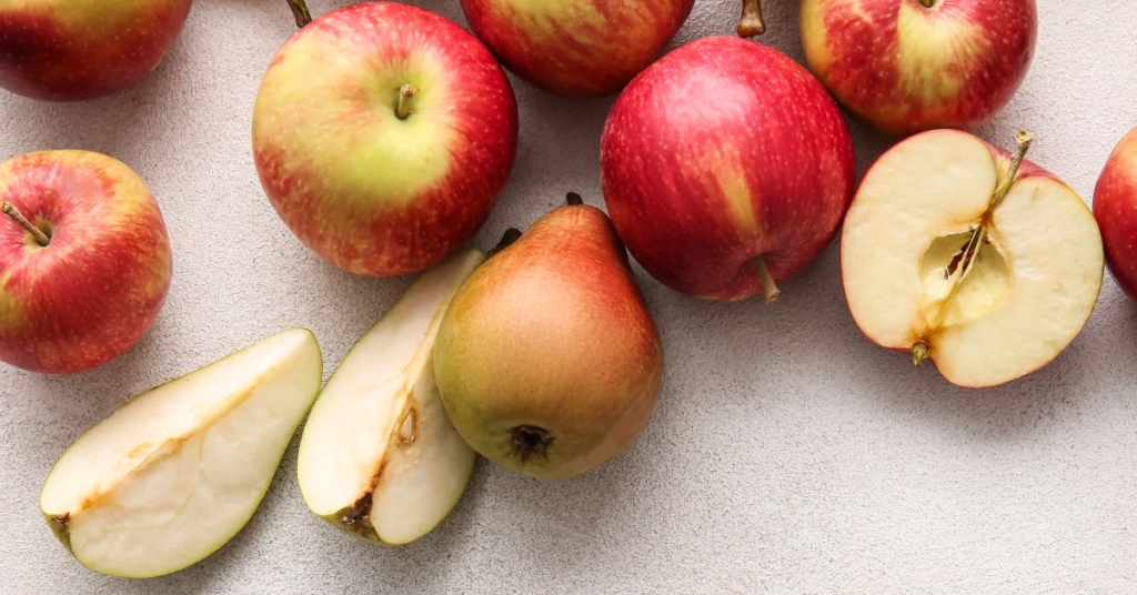 Oksydacja enzymatyczna - dlaczego jabłko i gruszka ciemnieją w pudełkach? 1 jabłko ciemnieje